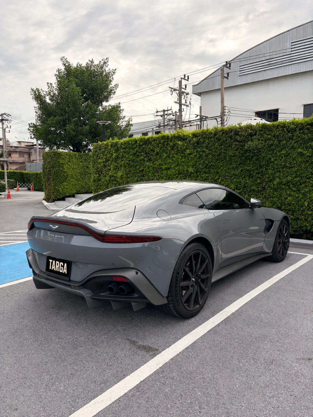 Aston Martin Vantage detail