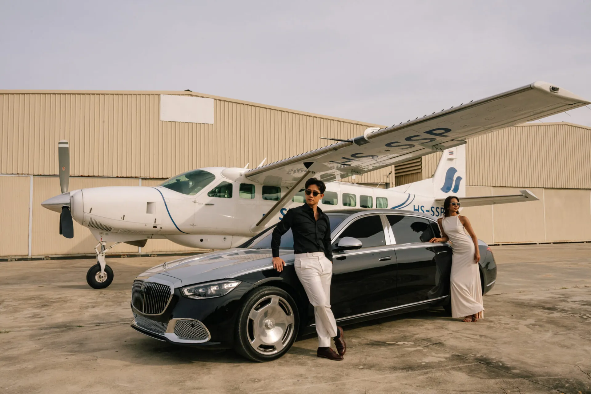 รถ Luxury ให้เช่า กับ Targacar มีบริการเช่ารถหรูทั้ง รายวัน | รายสัปดาห์ | รายเดือน เปิดทุกวัน บริการ 24 ชั่วโมง มีรถหรูทุกแบบไม่ว่าจะเป็นแบรนด์และรุ่นรถหรูยอดนิยม Mercedes-Benz / BMW / Porsche และ รถหรูกลุ่มซูเปอร์คาร์ Ferrari / Mclaren / Lamborghini / Aston martin
