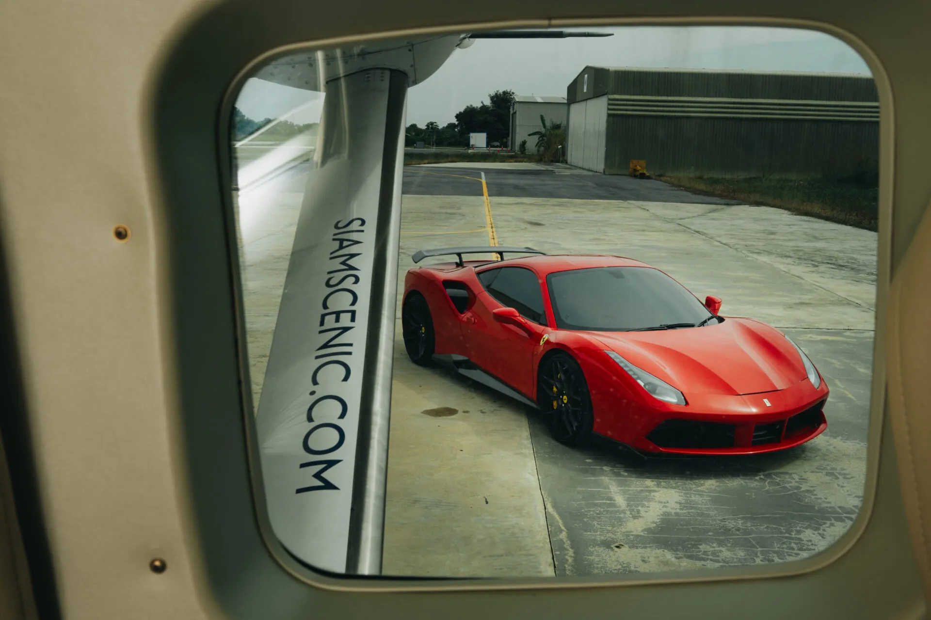 เช่า Porsche,Lamborghini ,Ferrari ทำได้ง่ายเพียงเลือกรุ่นที่เหมาะกับโอกาส เตรียมบัตรประชาชนพร้อมใบขับขี่ แล้วสอบถามคิวและราคากับผู้ให้บริการ Targacar บริการเช่ารถหรูสภาพสมบูรณ์ 100%